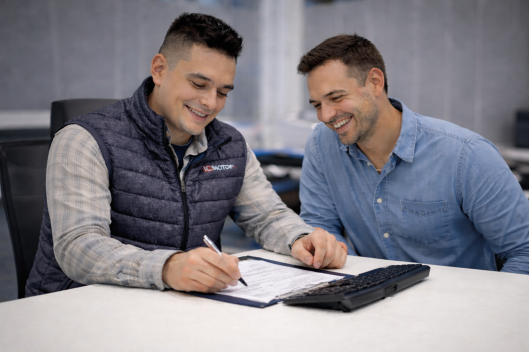 icmotor firmando contratosolo